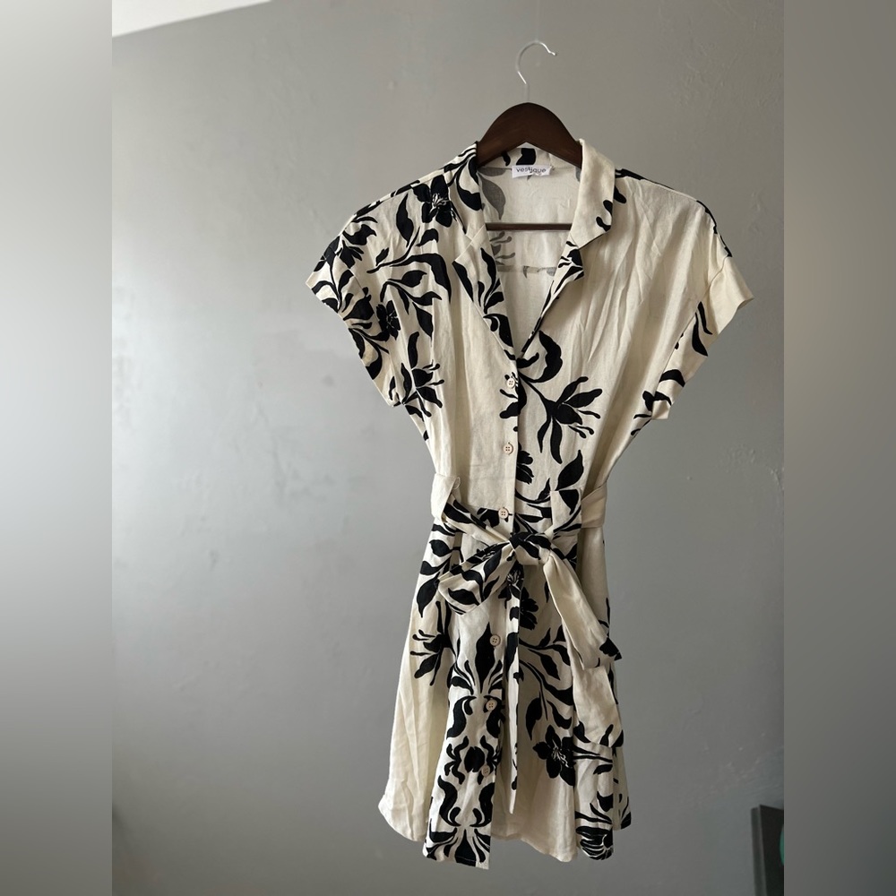 Vestique Dress